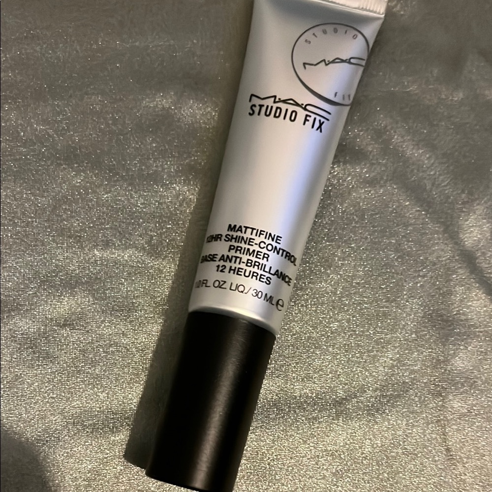 MAC Cosmetics Studio Fix Mattifine Primer - Black and White